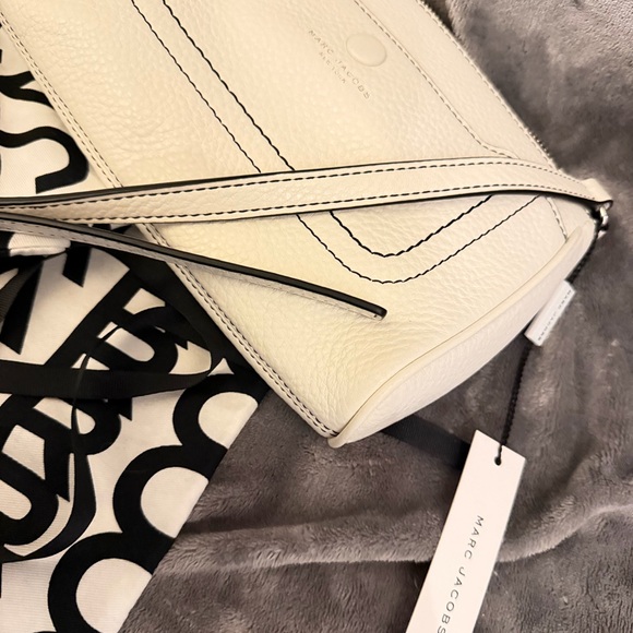 Marc Jacobs Cream Crossbody Bag - Picture 9 of 12